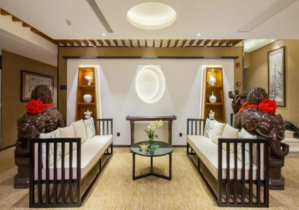 Elephant Trunk Hill Hotel