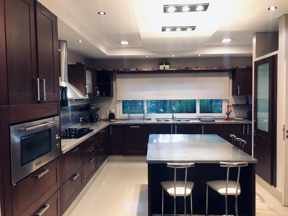Acogedora Casa En Exclusivo Barrio