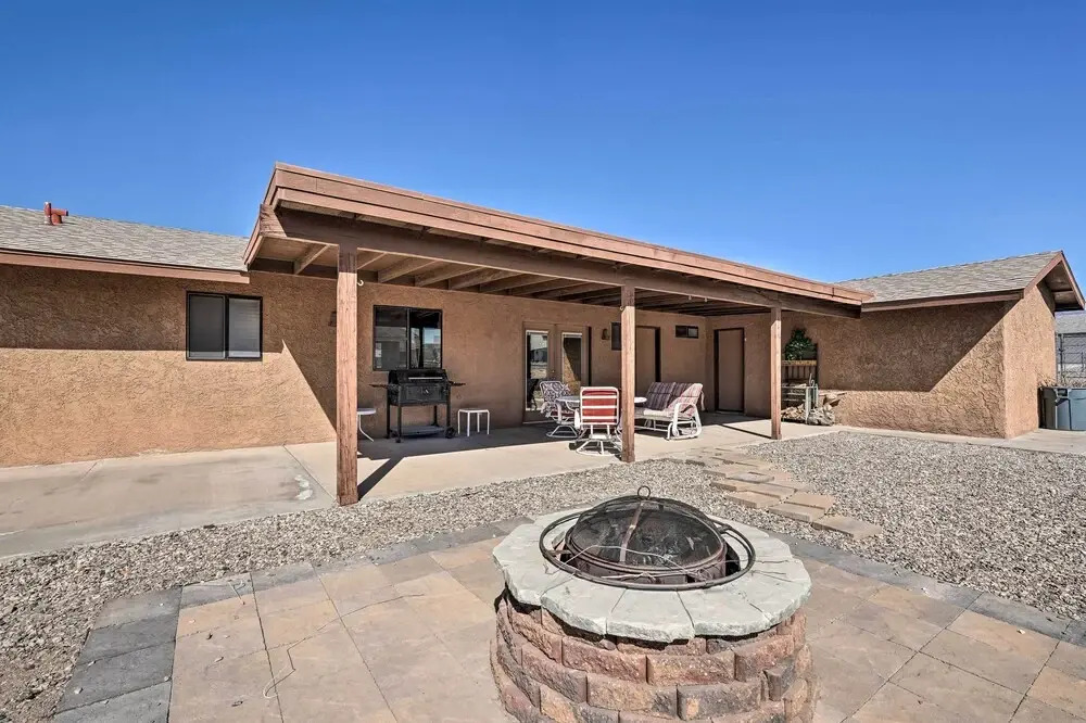 2 Mi to Lake: Home w/ Fire Pit in Arizona