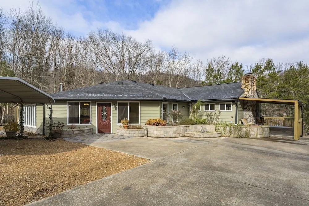 Grand Dream Vacation Home in Nashville 7+ beds!