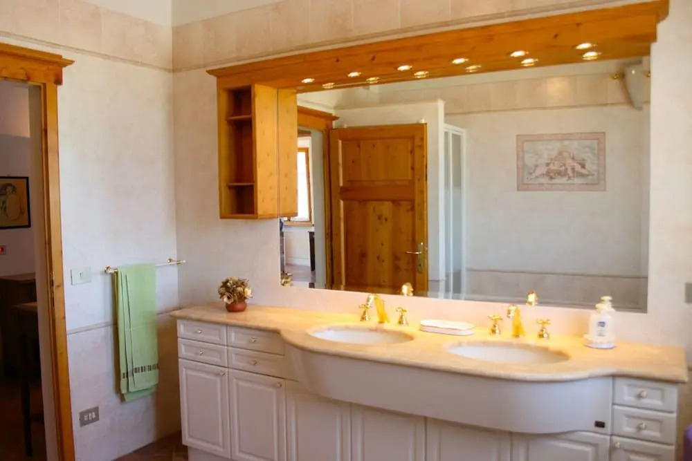 Stunning private villa for 8 guests with private pool, WIFI, TV, terrace, pets allowed and parking