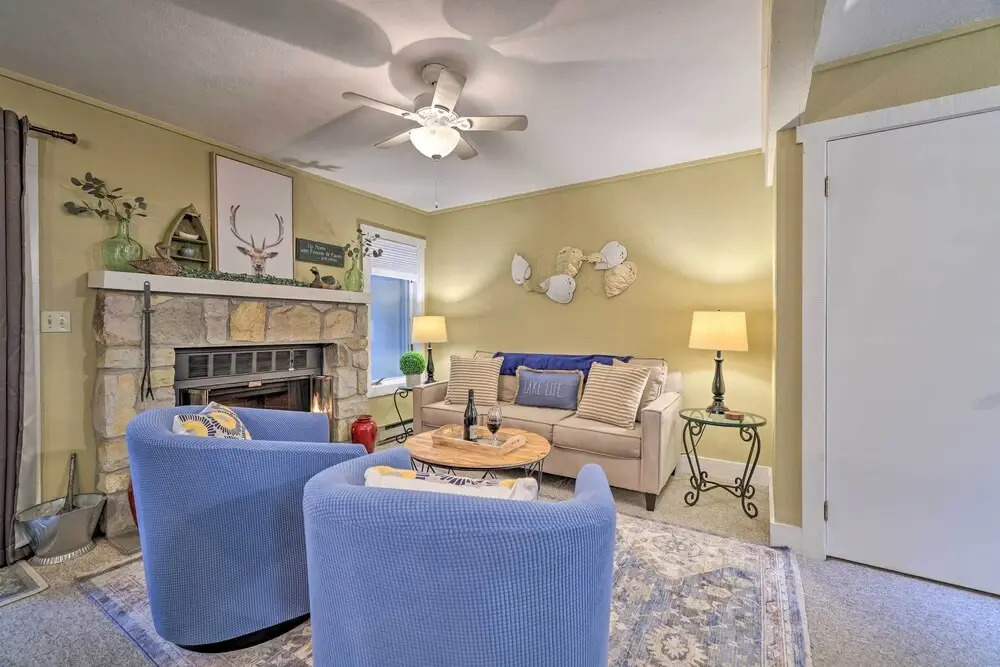 Cozy Poconos Townhome w/ Fireplace Near Jack Frost