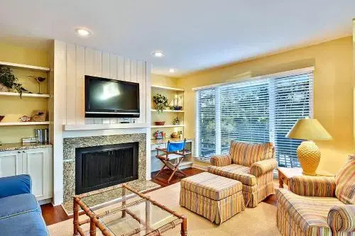 4585 Parkside Villa by Akers Ellis Rentals