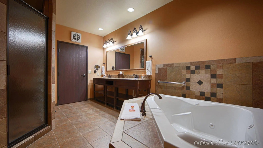 Best Western PLUS Cimarron Hotel & Suites