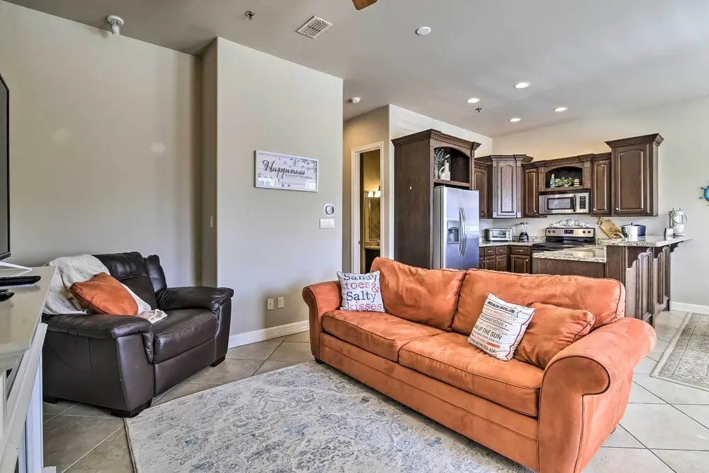 Texas Condo w/ Outdoor Pools - Walk to Beach!