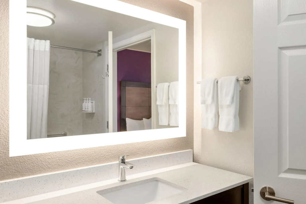 La Quinta by Wyndham Arlington North 6 Flags Dr