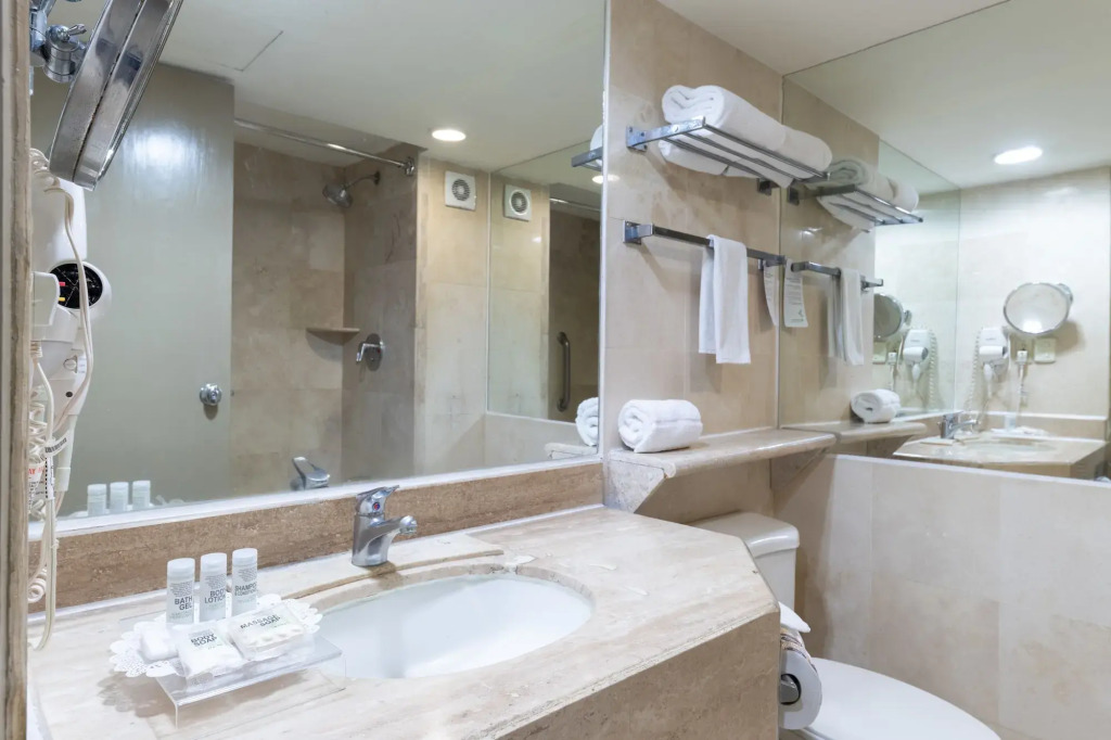 Holiday Inn Guadalajara Expo Plaza del Sol by IHG