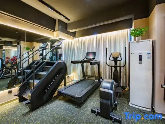 Yijia International Chain Hotel (Wuhan high-speed railway station Happy Valley)