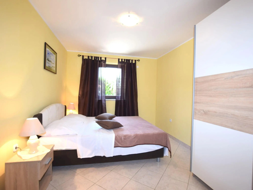 Lovable Apartment, Pool With Deckchairs, Fenced Garden With Grill, Wifi and Airco