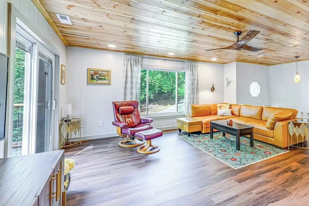 Renovated Franklin Home w/ Mountain-view Deck!