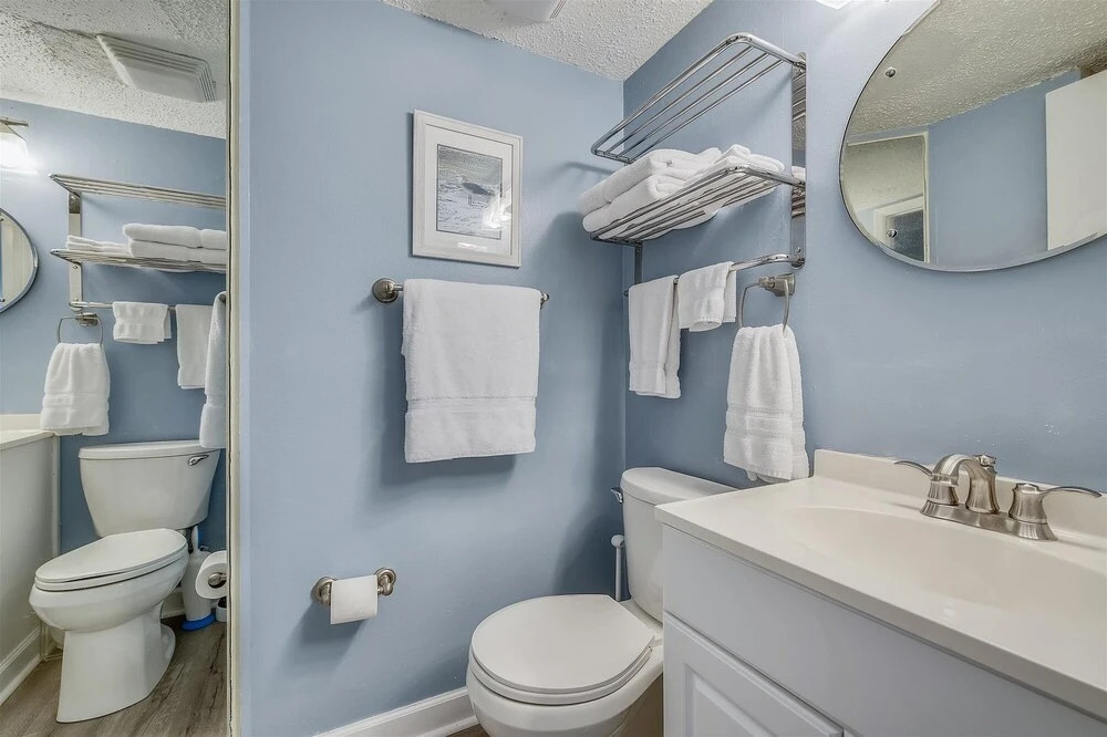 Recently Renovated 2bd, Sleeps 6 Pinnacle Port, W/ Boat Ramp 2 Bedroom Condo by RedAwning