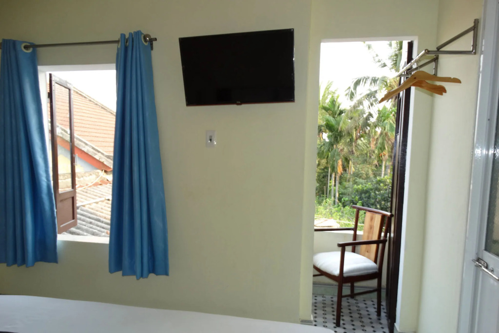 Yellow House Homestay
