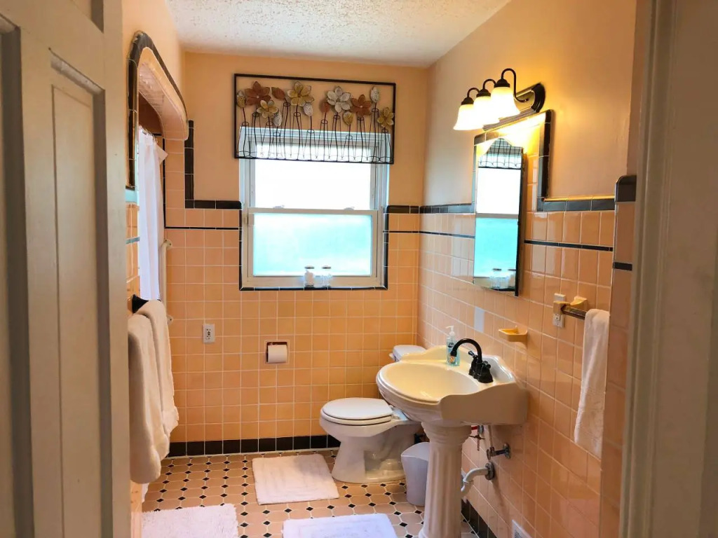 Spacious Luxury Home 5 min to Detroit Golf Club 4 car Free Parking
