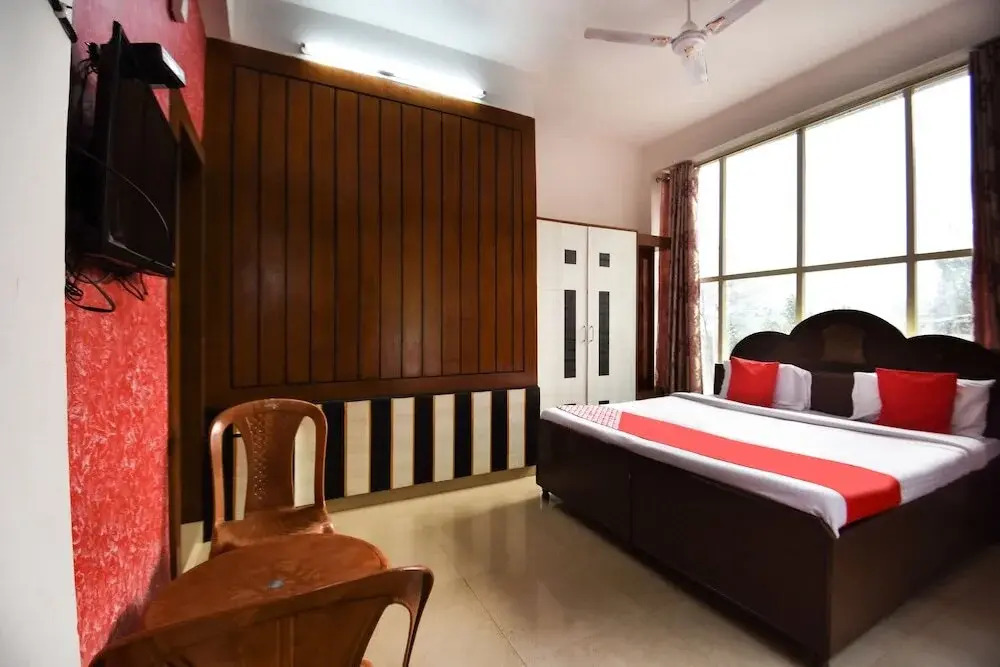 Ayush Home Stay by OYO Rooms