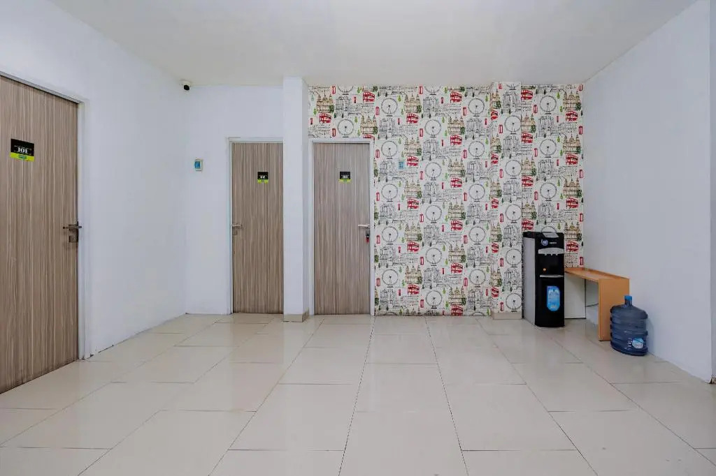 RedDoorz Syariah near Metropolitan Mall Bekasi