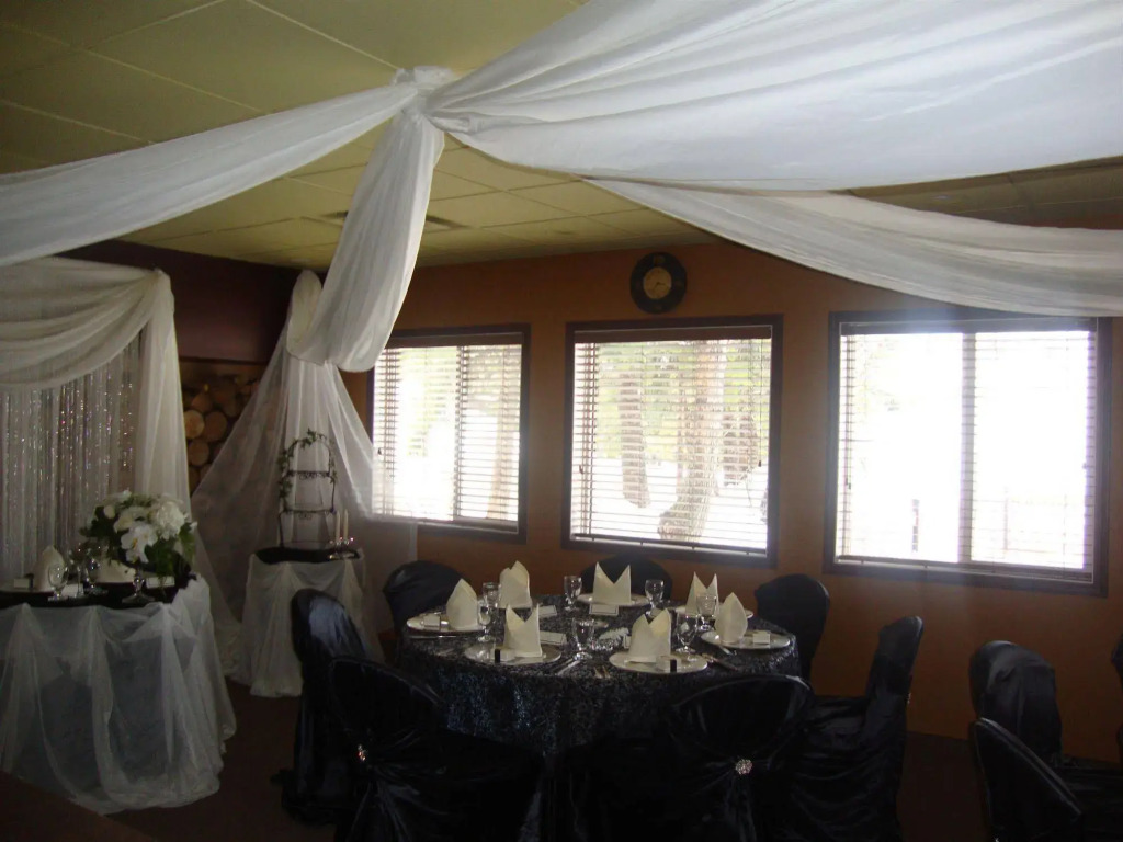 Elkwater Lake Lodge and Resort