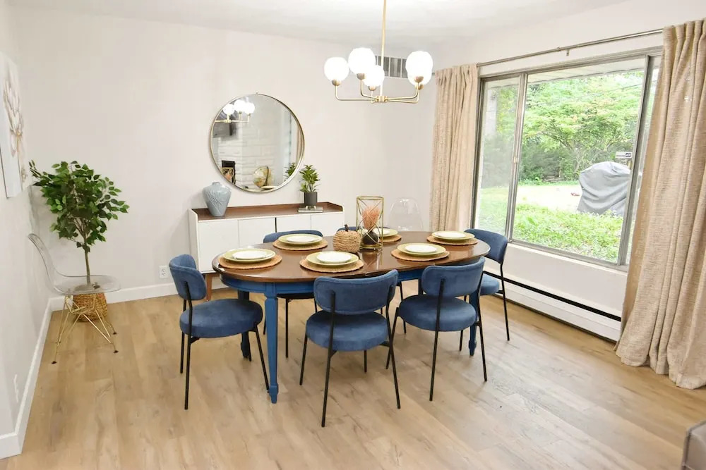 Mid Century Modern With Modern Touches 10 min Walk to Notre Dame 1831