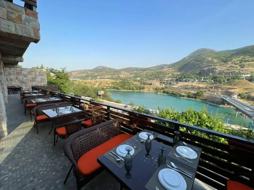 LE CHALET MONT And RESTAURANT
