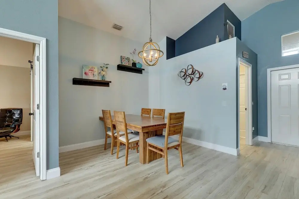 Bright Getaway w/ Ski Lake, 11 Miles to Dtwn Tampa