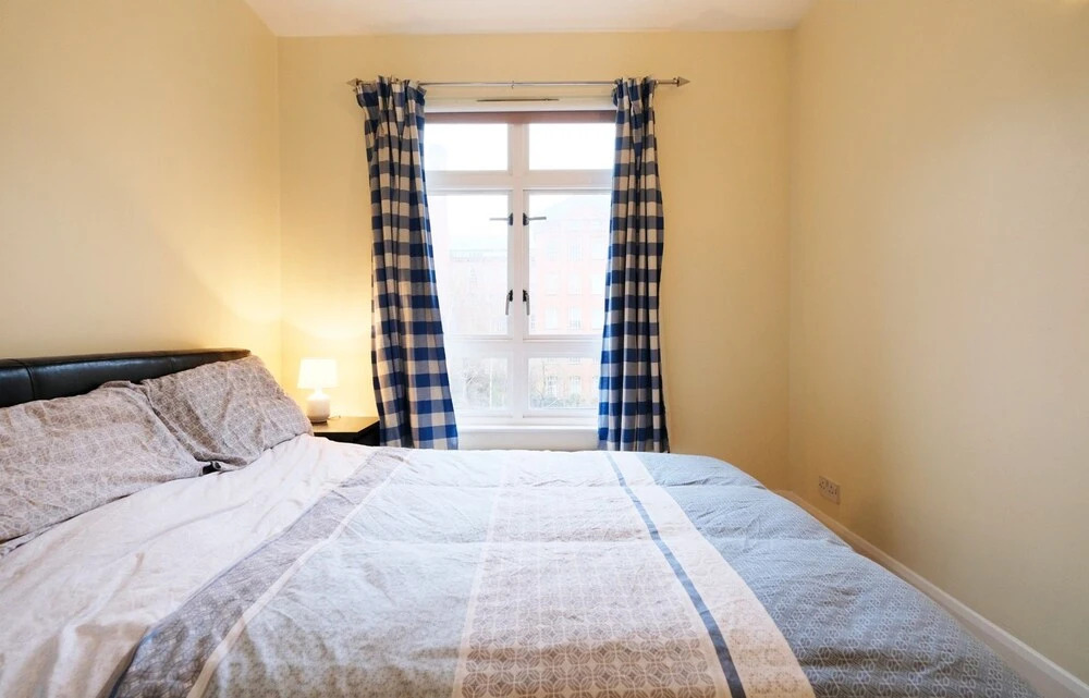 Clean, Secure 2BR Flat for 4 in East London