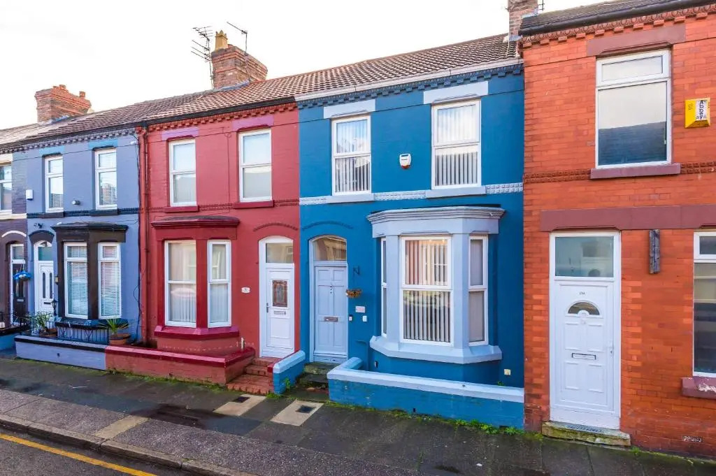 Finchley House lovely house in Anfield, 2 minutes walk from the stadium, parking and wifi