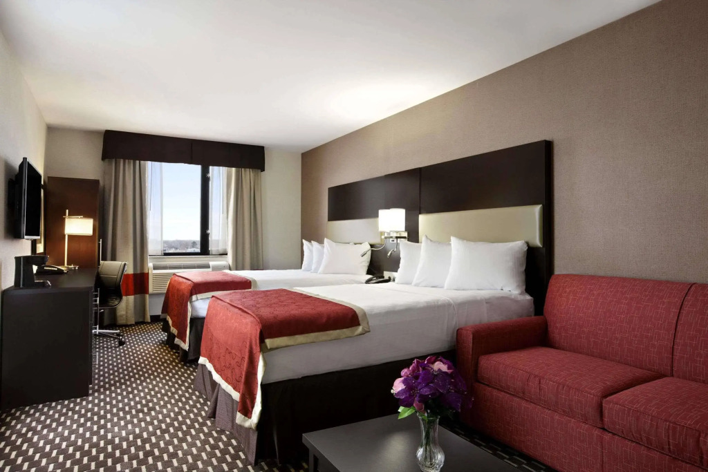 Howard Johnson Jamaica NY Near AirTrain JFK