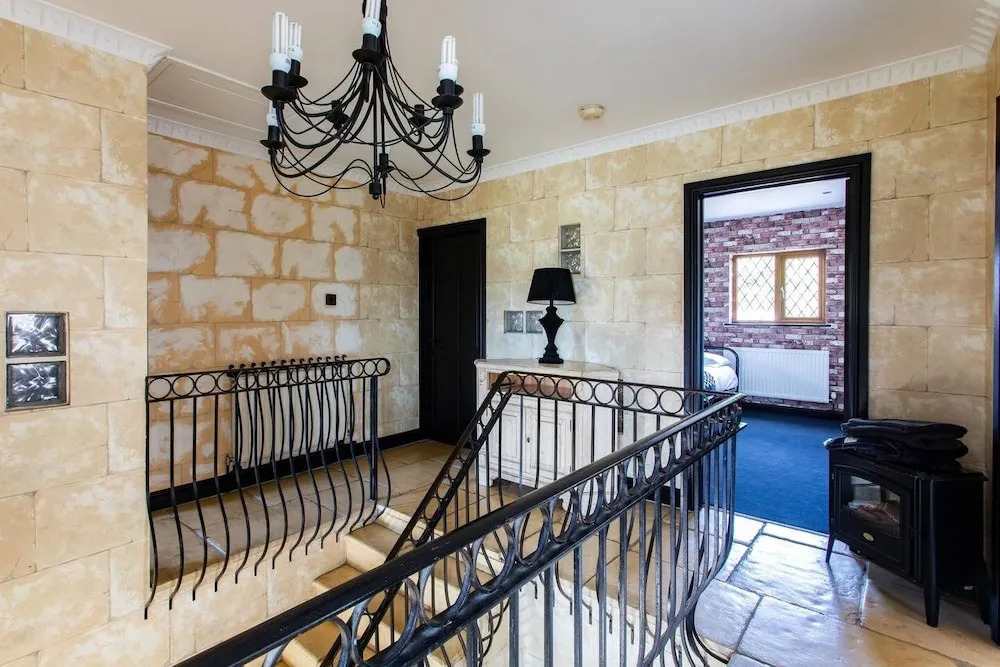 4 Bed House with Swimming pool and Sauna