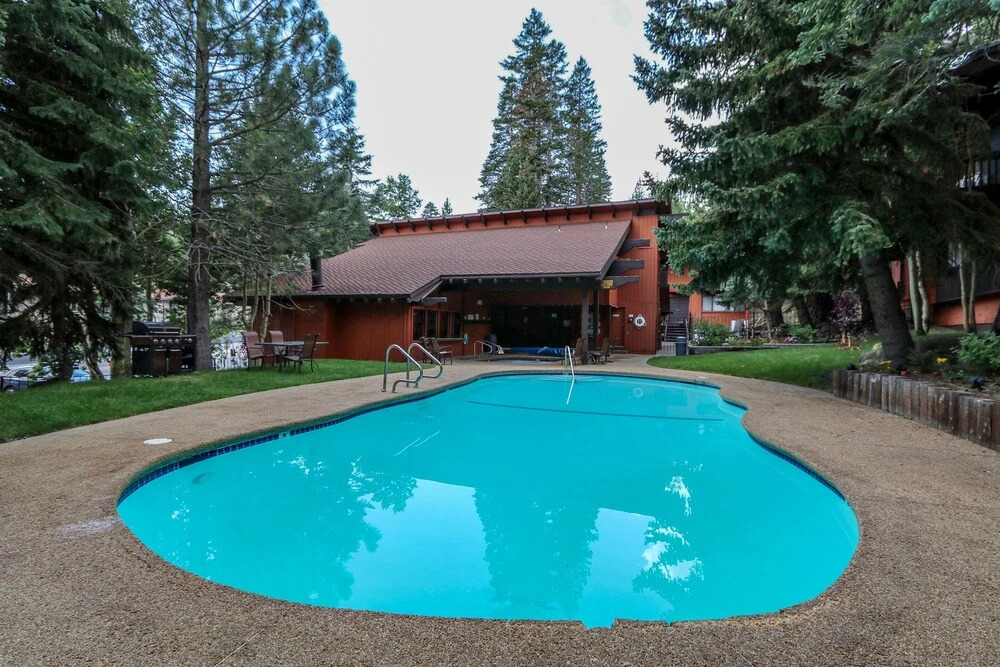 Mammoth West 137 Updated Deluxe Condo, Just A Short Walk to Canyon Lodge by RedAwning