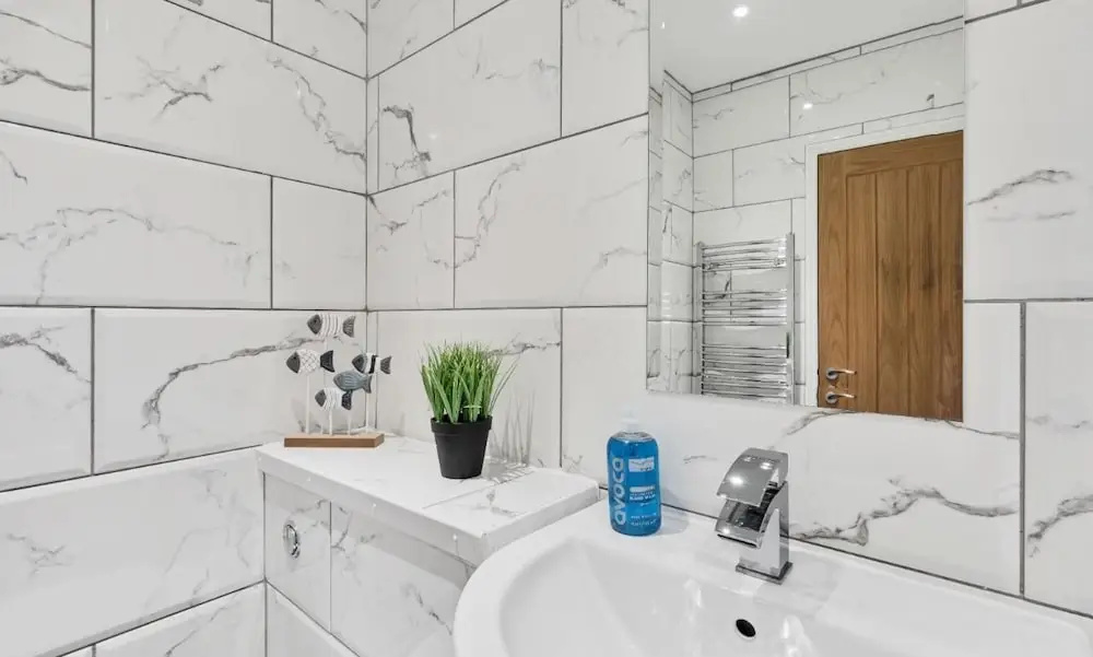 Seaview Heights - two Bedroom two Bathroom Loft Style Apartment Direct Distant sea Views - Fast Wifi