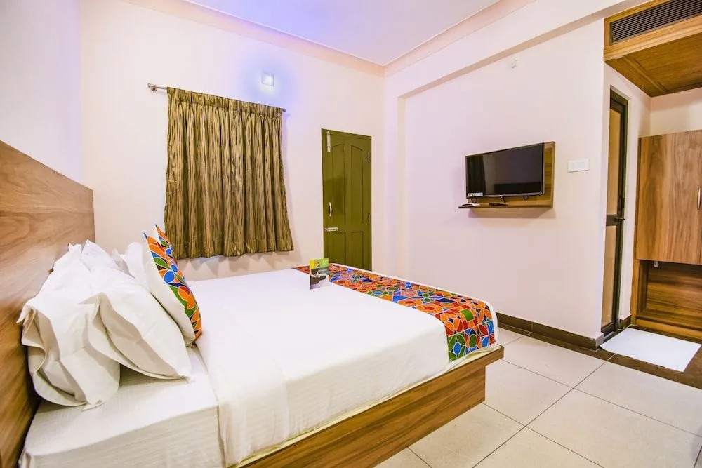 Fabhotel Radha Residency