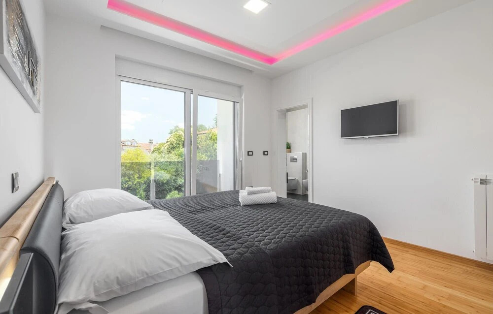 Beautiful Home in Porec with Outdoor Swimming Pool, Hot Tub & 6 Bedrooms