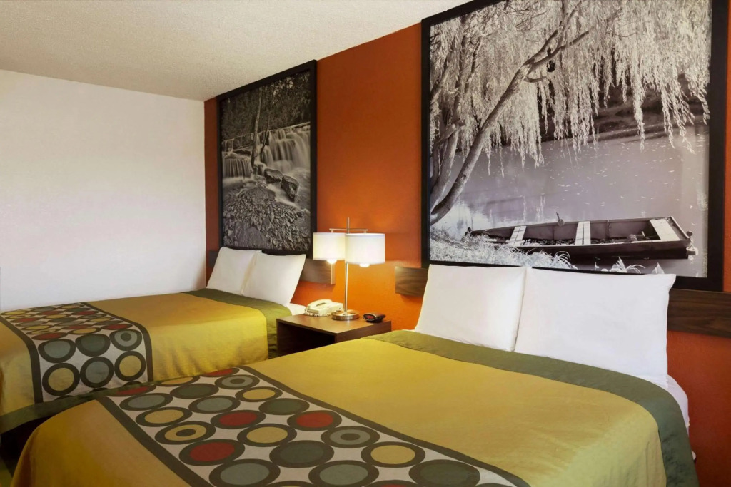 Super 8 By Wyndham Woodward