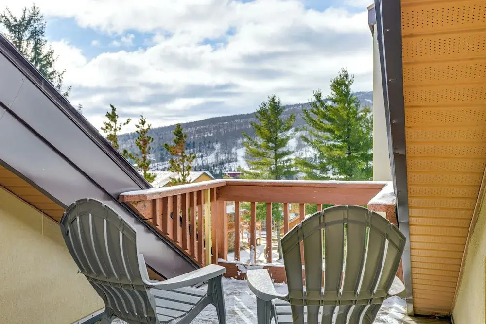 Walk to Mount Snow Resort: Unit w/ Pool & Hot Tubs
