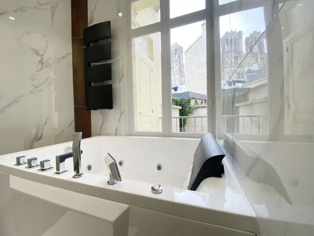 Le Clovis Suites SPA Sauna