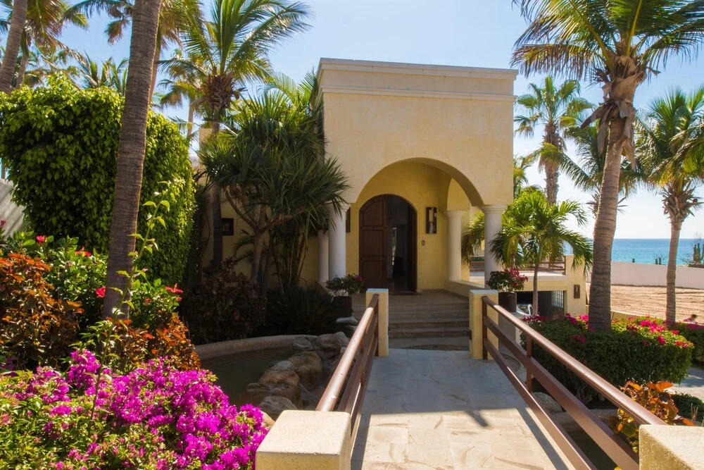 Outstanding Beachfront for up to 15 People: Villa Delfines