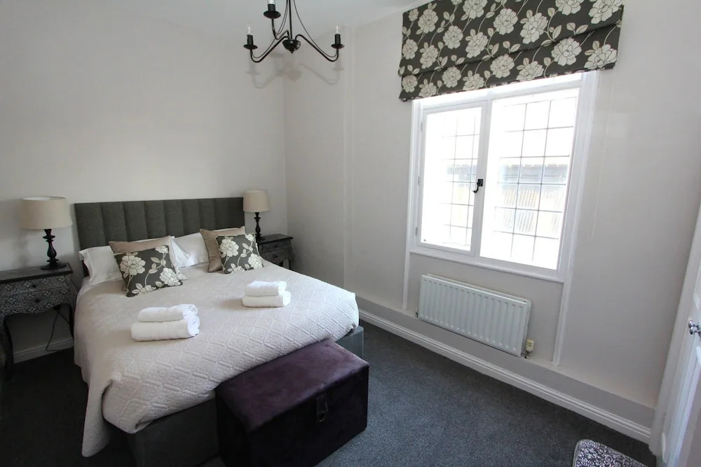 Commonhall Apartments, City Views