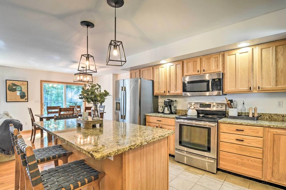 Upscale Family Cottage < 1 Mi to Higgins Lake
