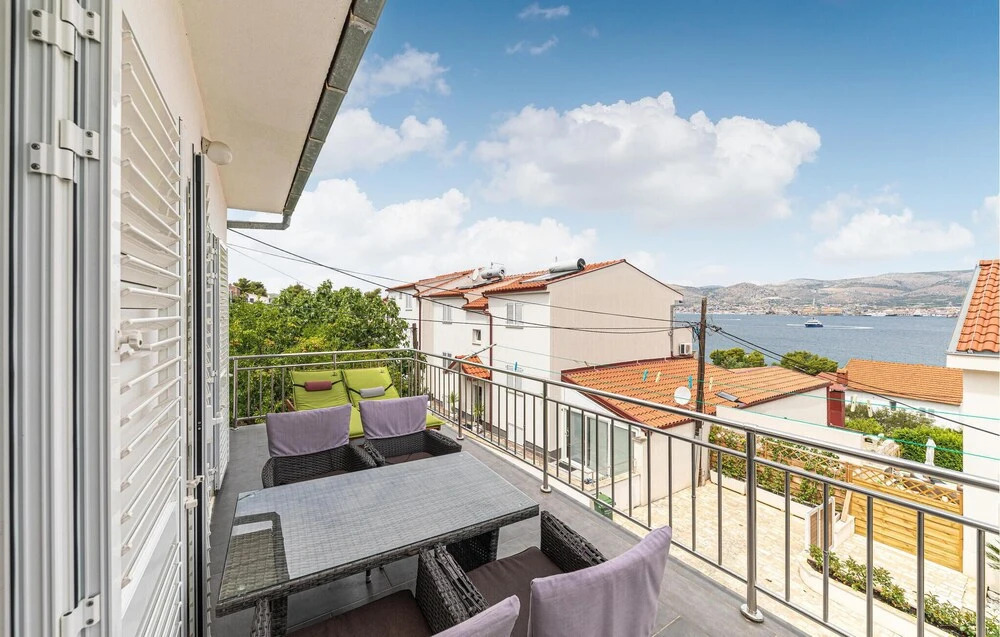Amazing Apartment in Okrug Gornji With 2 Bedrooms and Wifi