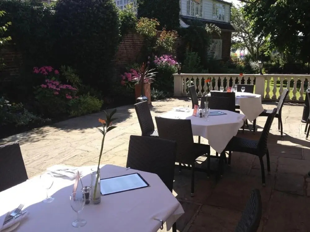 Warren Lodge Hotel