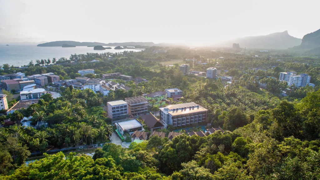 HULA HULA RESORT l truly tropical and fun wellness