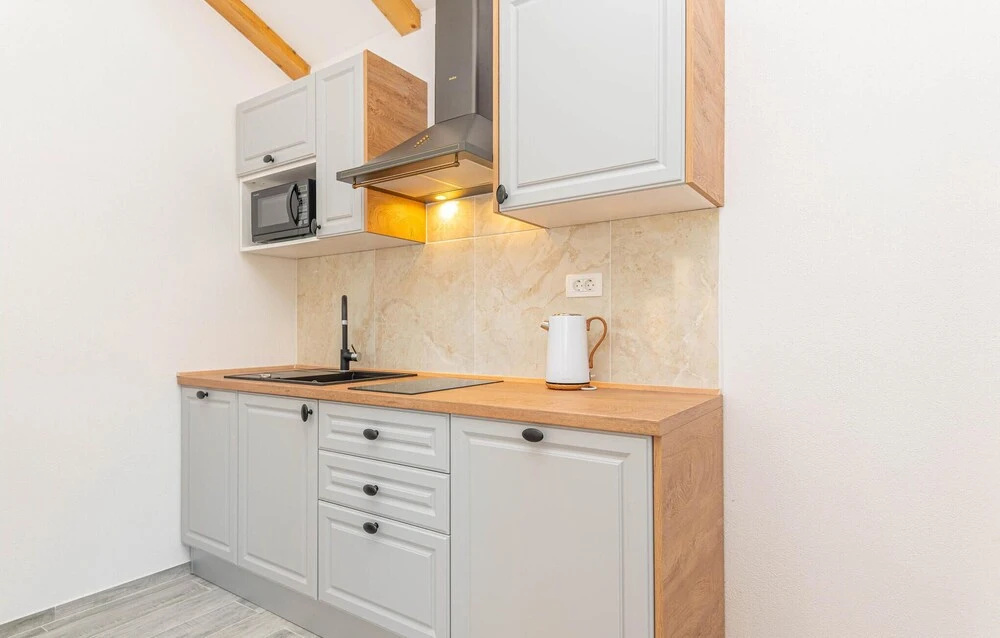 3 Bedroom Cozy Home In Skradin