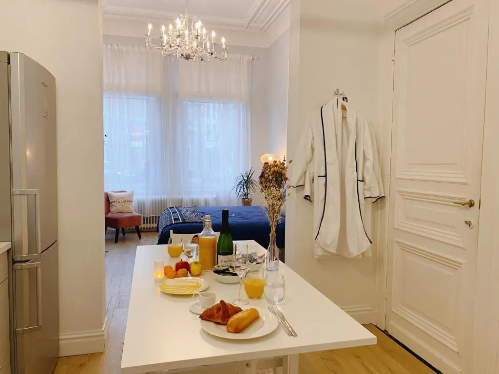 Romantic apartment in most trendy central hotspot +Breakfast