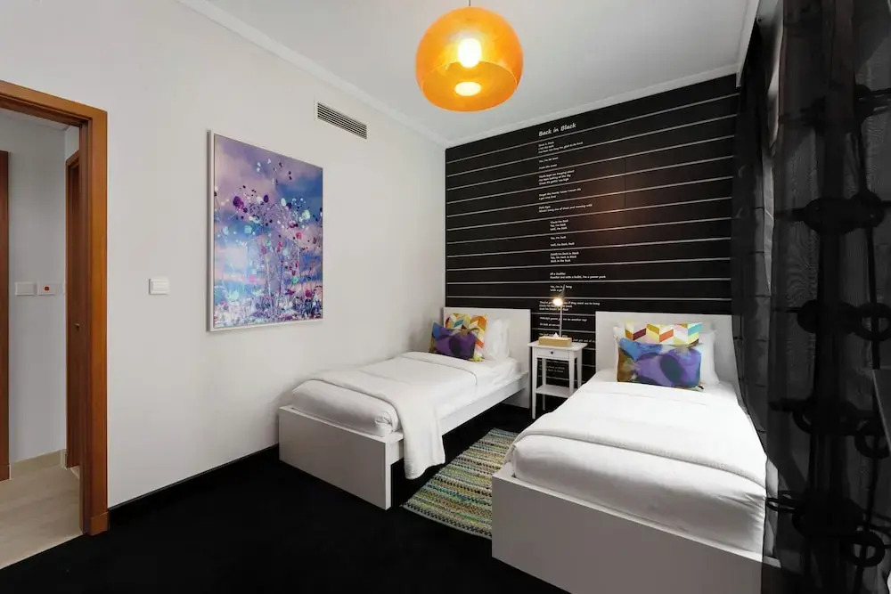 Maison Privee - Cosmopolitan Apt w/ Scenic Dubai Marina Vws