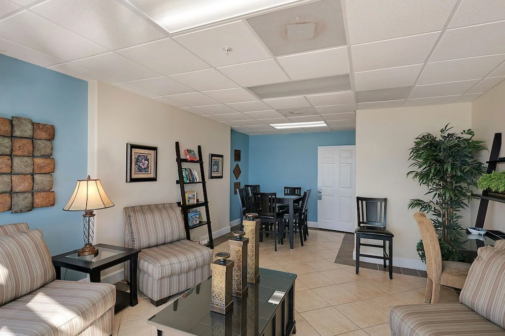 Beautiful Ocean Views! 2-Bedroom, 2-Bathroom! Resort Pools