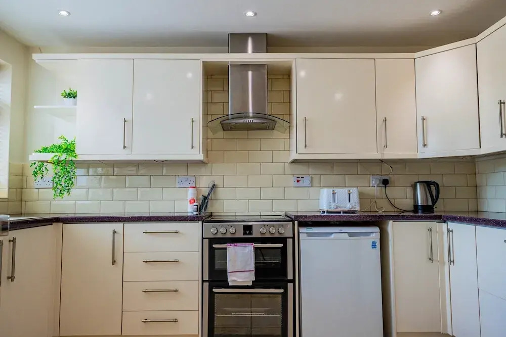 Host Stay Manfield Avenue