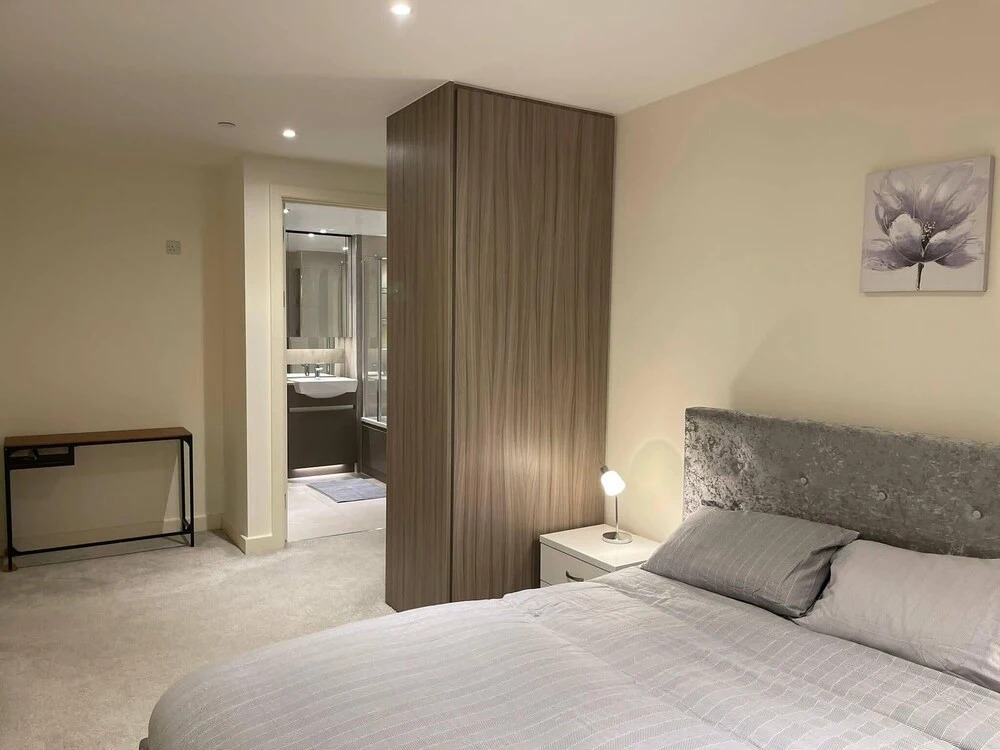2-bed in Woolwich Riverside With Cinema And Pool