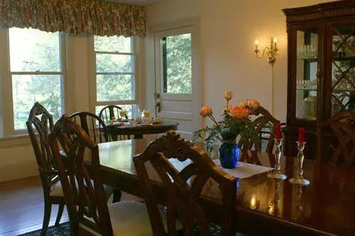 Taylor House Inn