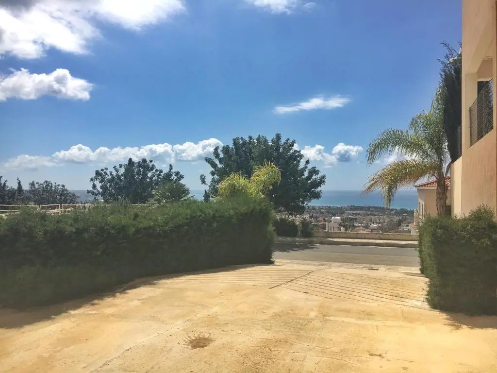 PMP Adamia Apartments
