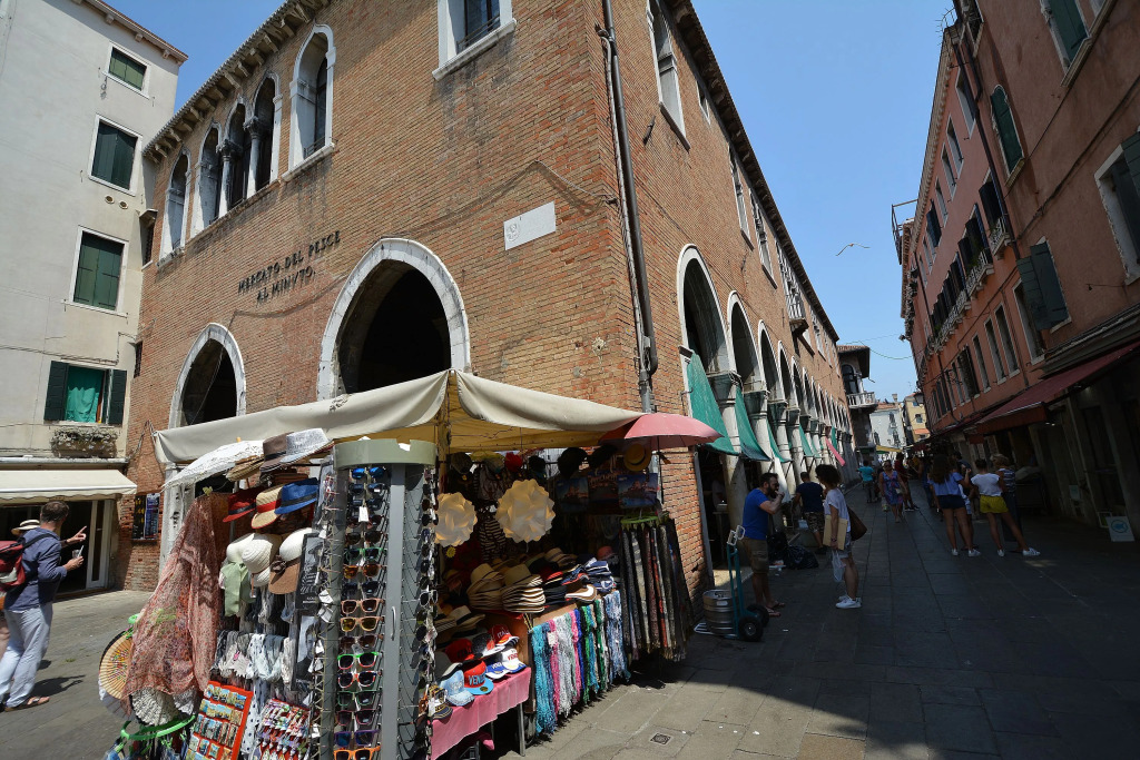 RIALTO MARKET NEW 5pax 3bed 2bath Wifi PowerAircnd