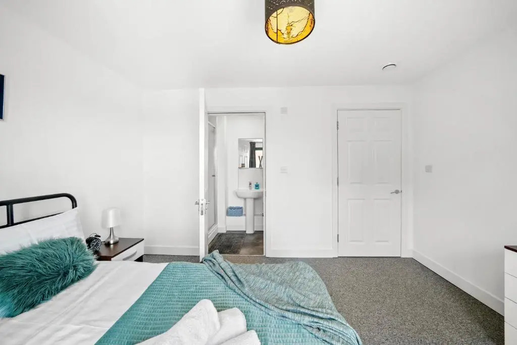 New Private Apartment Building Minutes From Heathrow